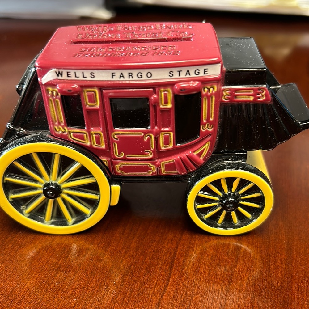 1998 WELLS FARGO BANK STAGE COACH COIN CAST IRON BANK - WITH OUT key No Box.